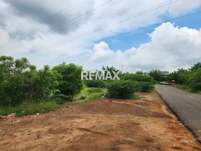 Terreno Vía al Aeropuerto, Maracaibo. En Venta - 2