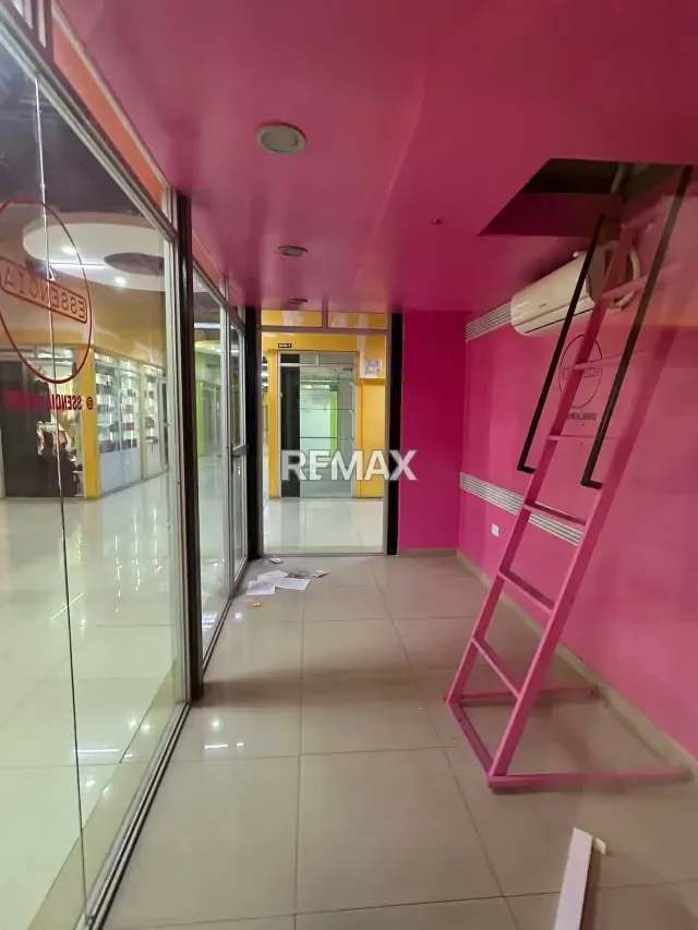 EN VENTA LOCAL COMERCIAL EN GRAN BAZAR SAN DIEGO - 3
