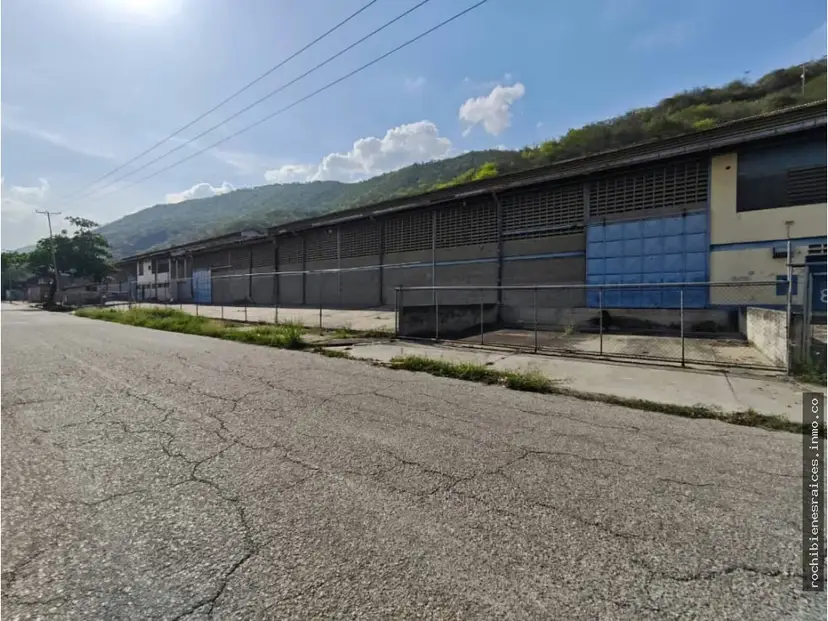 GALPON INDUSTRIAL 2.500 M2 | ZI ESTE GUARENAS | ANDEN DE CAGA