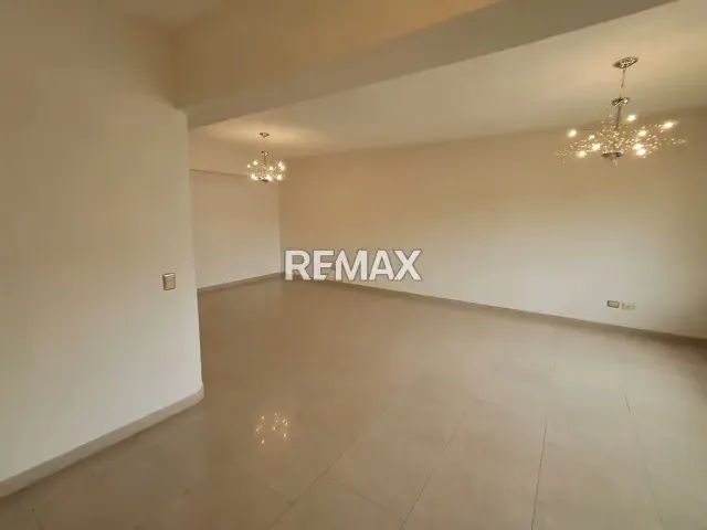 Vendo cómodo y amplio apartamento de 129 mt2 urb. Las Esmeraldas de La Tahona - 2