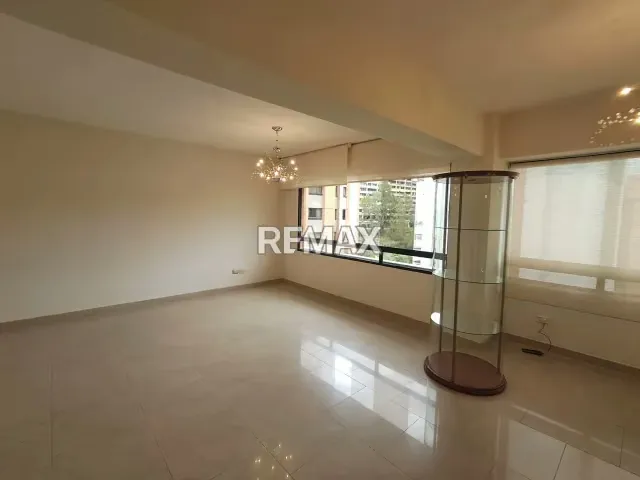 Vendo cómodo y amplio apartamento de 129 mt2 urb. Las Esmeraldas de La Tahona - 4