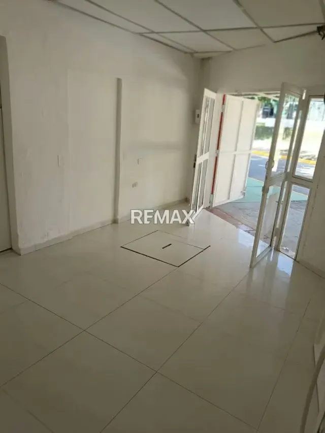 Se Vende Local Comercial en Av Don julio Centeno San Diego - 3