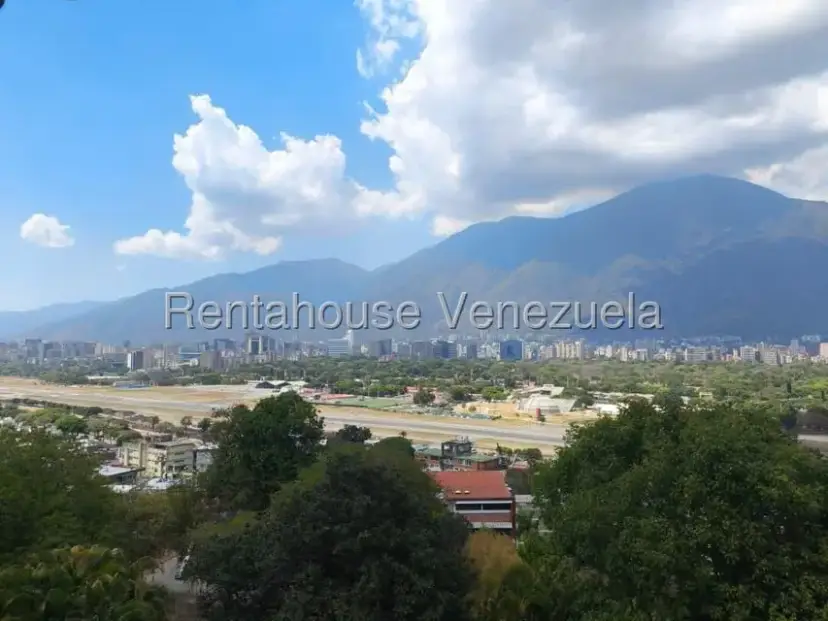Apartamento (1 Nivel) en Alquiler en Chuao, Distrito Metropolitano