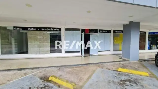 En venta Local ComercialGalpón en San Diego, nivel planta baja. C.C Terrazas del Valle