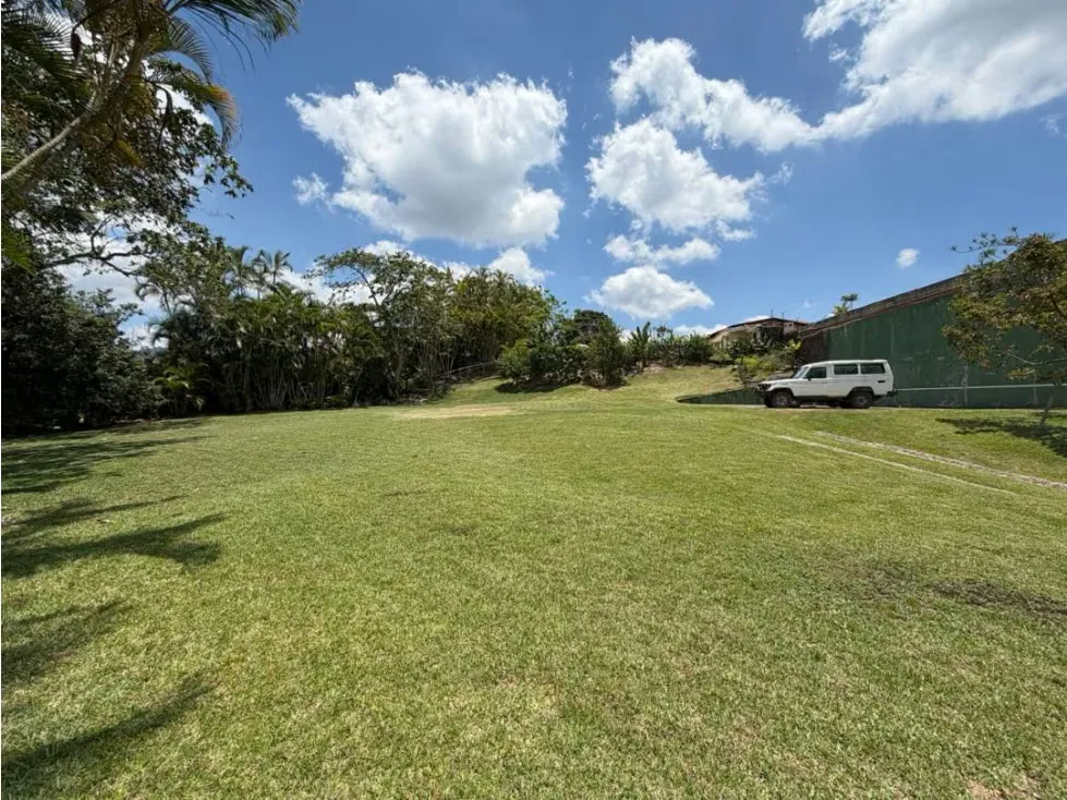 Se vende terreno 2.070m2 calle cerrada La Lagunita - 2