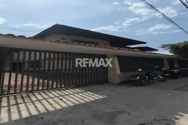 Casa comercial en Alquiler en El Viñedo