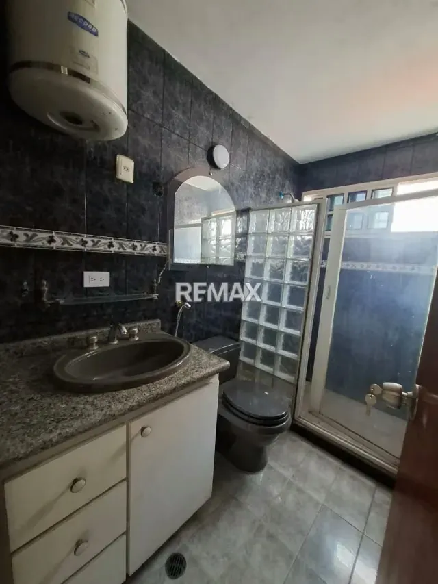 En alquiler cómoda y espaciosa casa unifamiliar de dos plantas. Urb Tiuna - 9