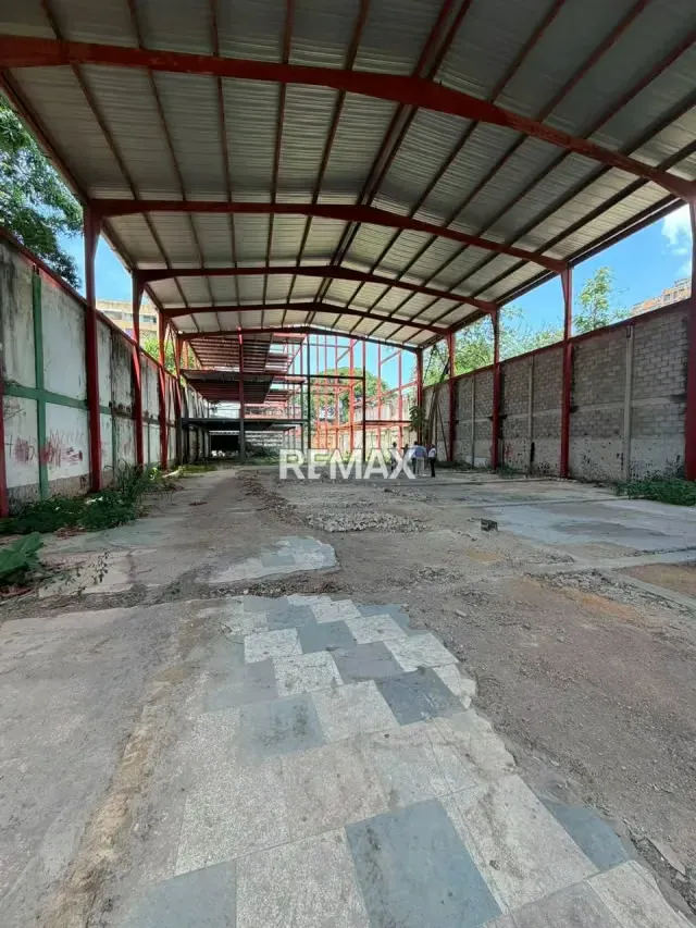EN VENTA TERRENO CON ESTRUCTURA PARA GALPÓN Y OFICINAS OPORTUNIDAD DE INVERSIÓN EN EL CORAZÓN DE MARACAY!
