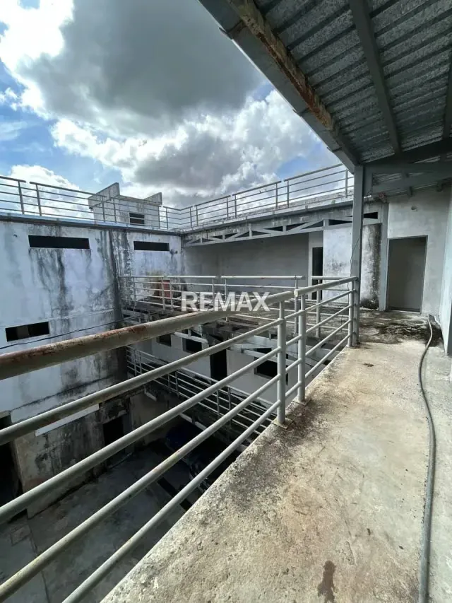 En Venta edificación en obra blanca proyectada para convertirse en un dinámico Centro Comercial Urbano de desarrollo vertical. - 18
