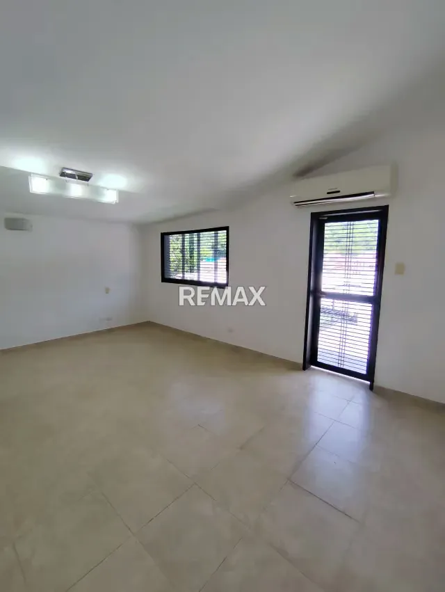 VENTA DE IMPONENTE CASA EN EL TRIGAL CENTRO - 16