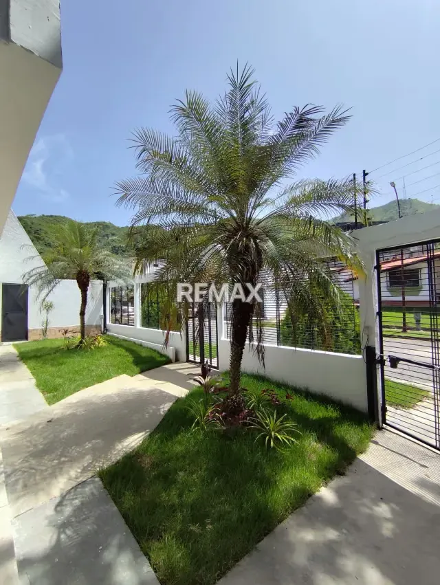 VENTA DE IMPONENTE CASA EN EL TRIGAL CENTRO - 2