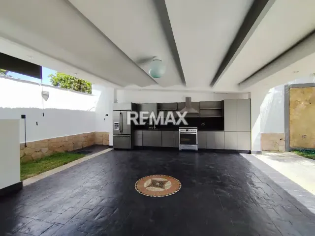 VENTA DE IMPONENTE CASA EN EL TRIGAL CENTRO - 4
