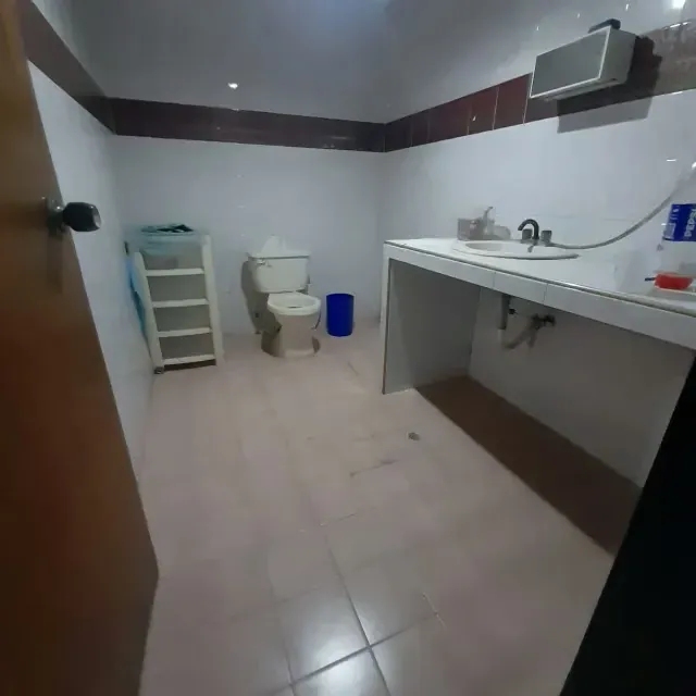 Se Vende Local Comercial ubicado en zona céntrica de Cabudare con alto flujo vehicular - 4
