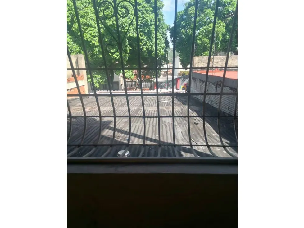 Vendo/alquilo edificio 860m2 El Cementerio 4679 - 4