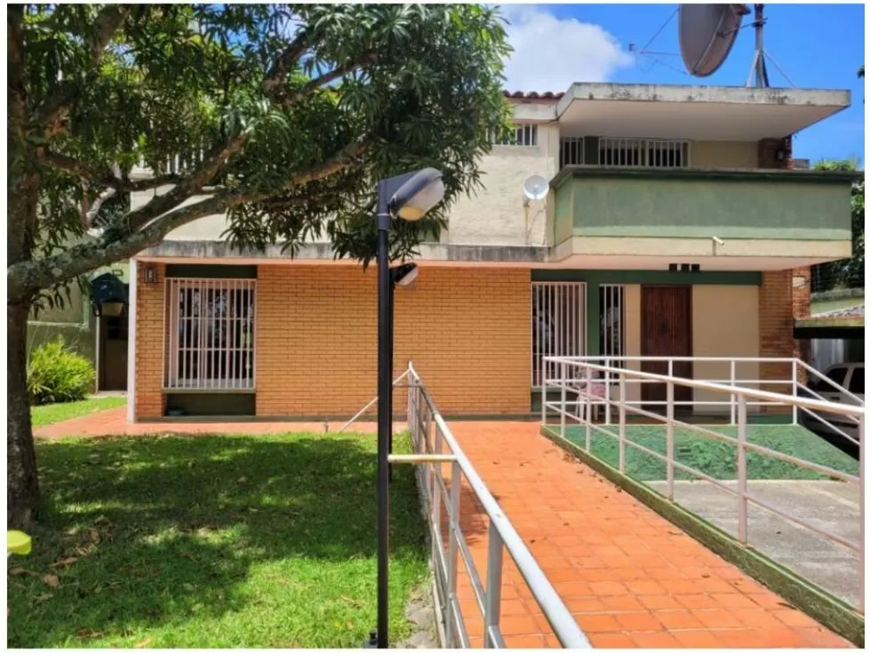 Se Vende Casa 571m²C-5H+5B+7P+4M+Seguridad-Lomas de Bello Monte2014