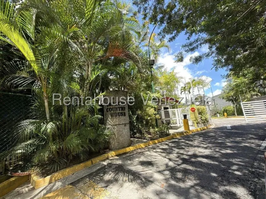Townhouse (Multiples Niveles) en Alquiler en La Boyera, Distrito Metropolitano