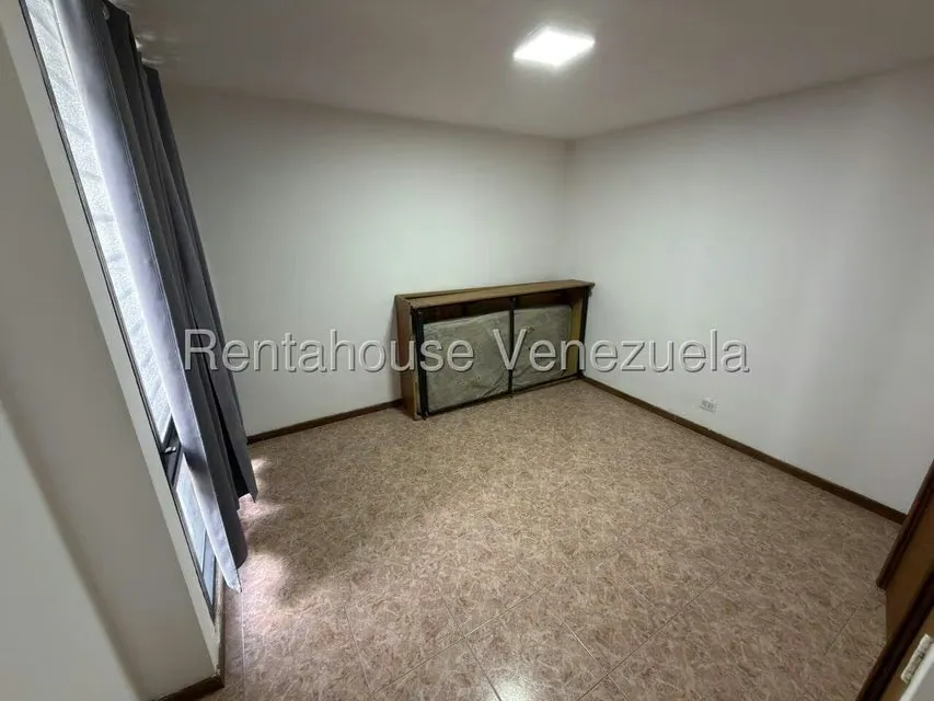 Townhouse (Multiples Niveles) en Alquiler en La Boyera, Distrito Metropolitano - 17