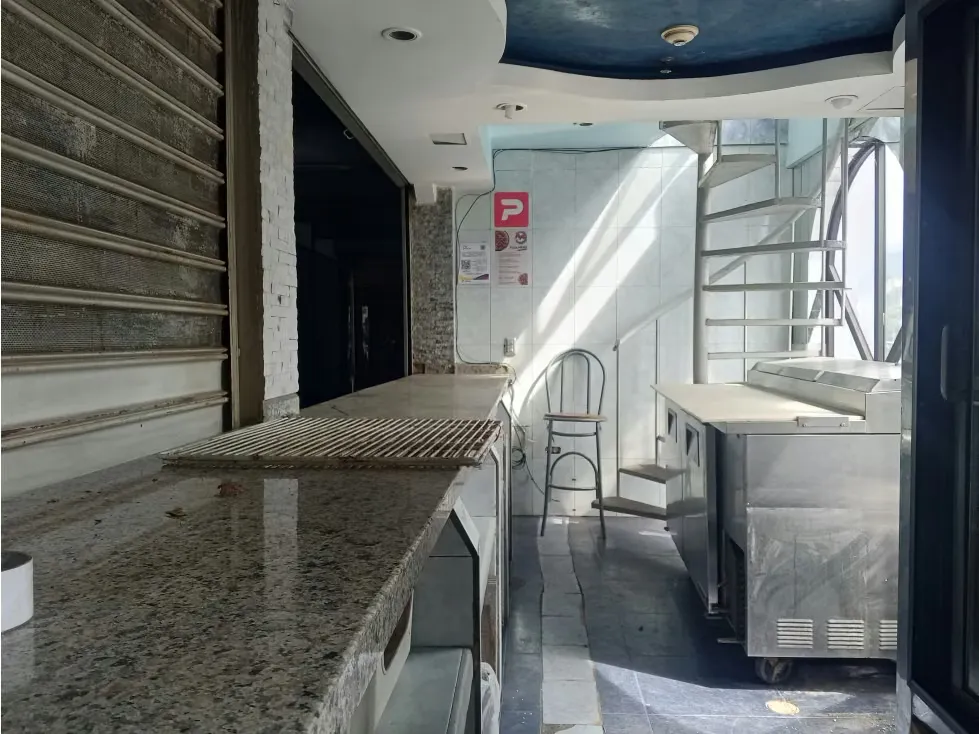 LOCAL EN ALQUILER DE DOS NIVELES EN LA BANDERA DE 20 M2 - 3