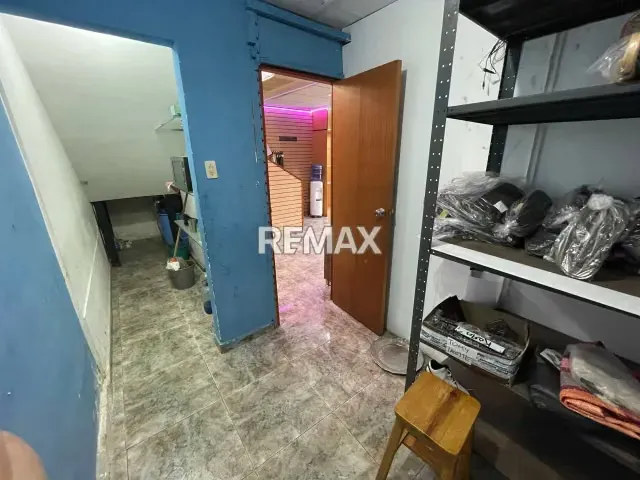 LOCAL COMERCIAL EN LA AVENIDA SANTIAGO MARIÑO, CENTRO COMERCIAL LA GAVIOTA - 12