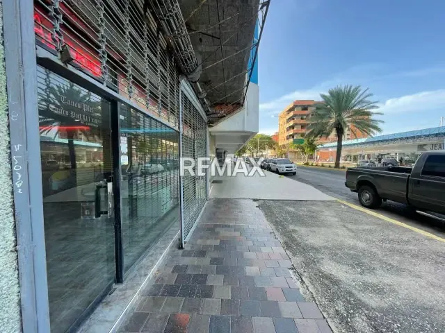 LOCAL COMERCIAL EN LA AVENIDA SANTIAGO MARIÑO, CENTRO COMERCIAL LA GAVIOTA - 20