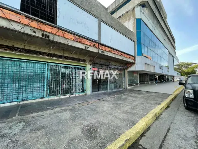 LOCAL COMERCIAL EN LA AVENIDA SANTIAGO MARIÑO, CENTRO COMERCIAL LA GAVIOTA - 3