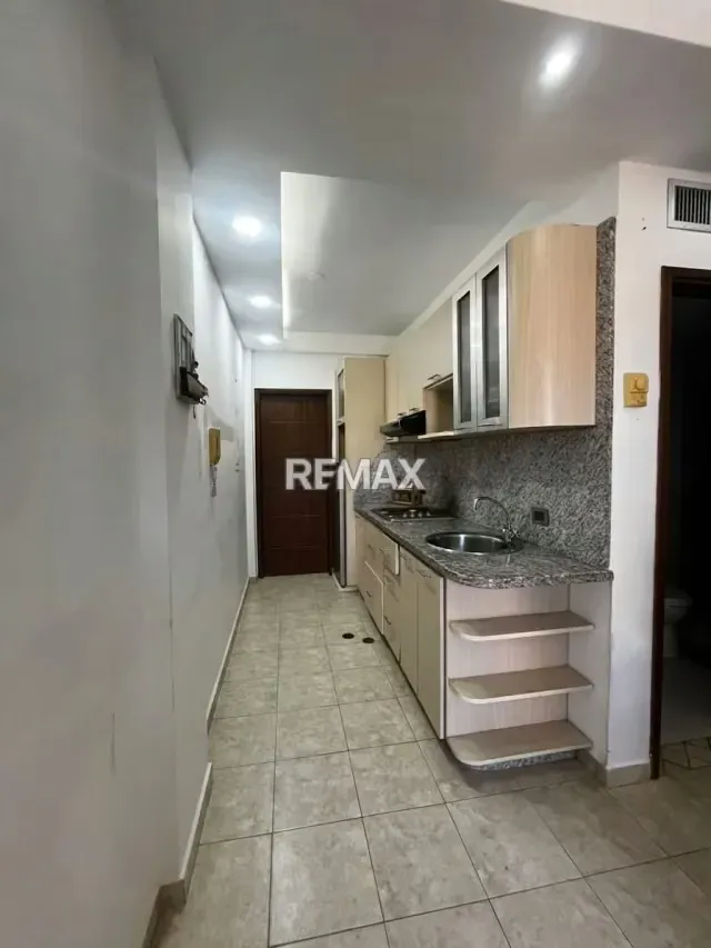 SE VENDE COMODO APARTAMENTO EN PALMERA SUITES - 2