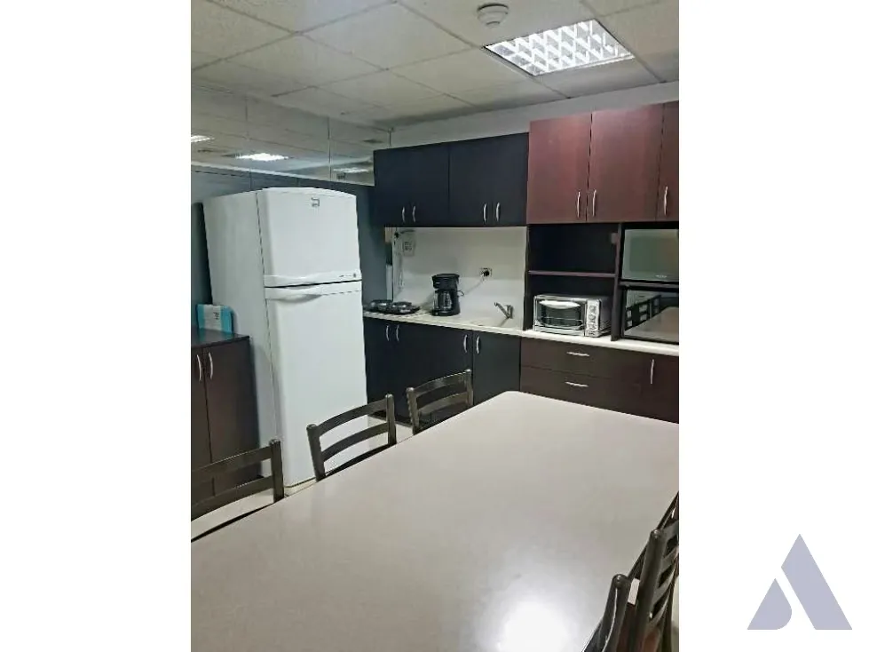 Se alquila oficina 290m2 El Rosal 3237 - 9