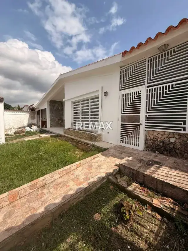 Casa en Trigal Centro ideal para ser comercial en plena av Alejo Zuloaga