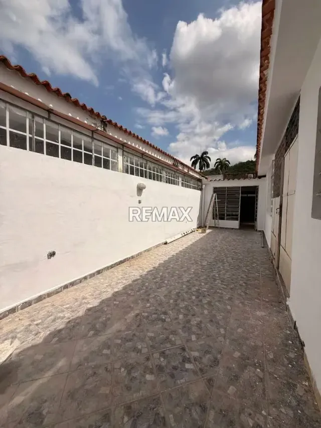 Casa en Trigal Centro ideal para ser comercial en plena av Alejo Zuloaga - 17