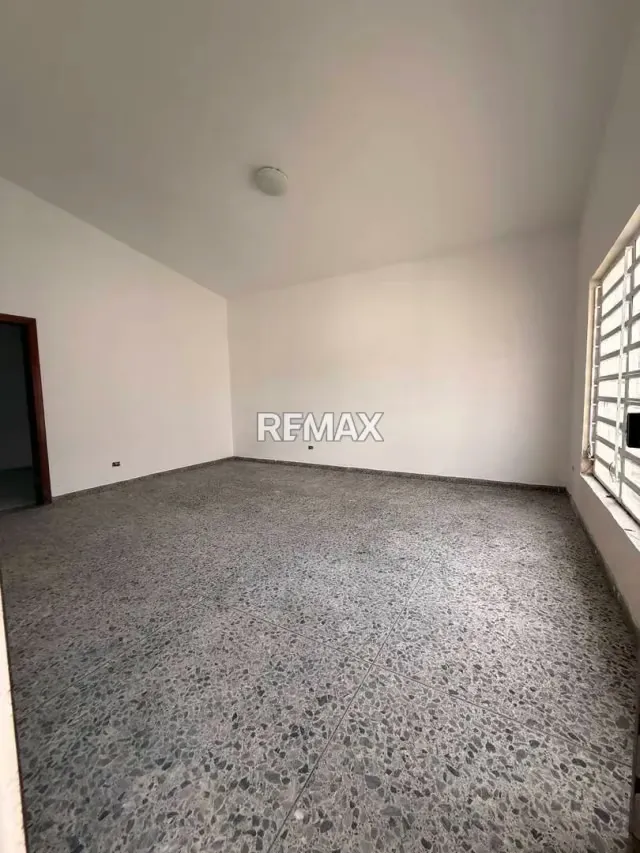 Casa en Trigal Centro ideal para ser comercial en plena av Alejo Zuloaga - 20