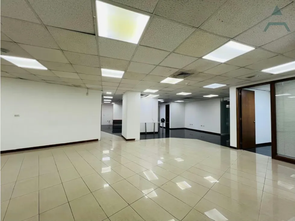 Se alquila Local 245m² Chuao - 18