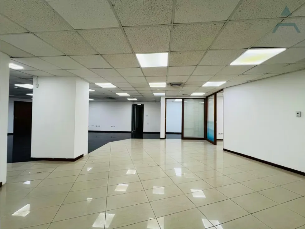 Se alquila Local 245m² Chuao - 2