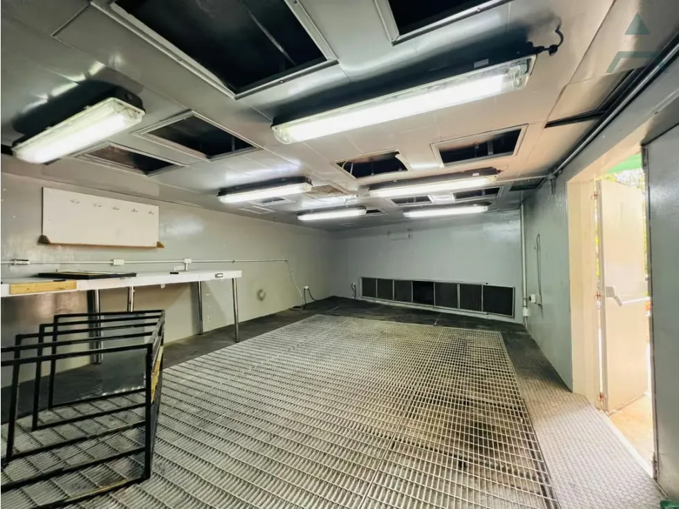 Se alquila Local 245m² Chuao - 3