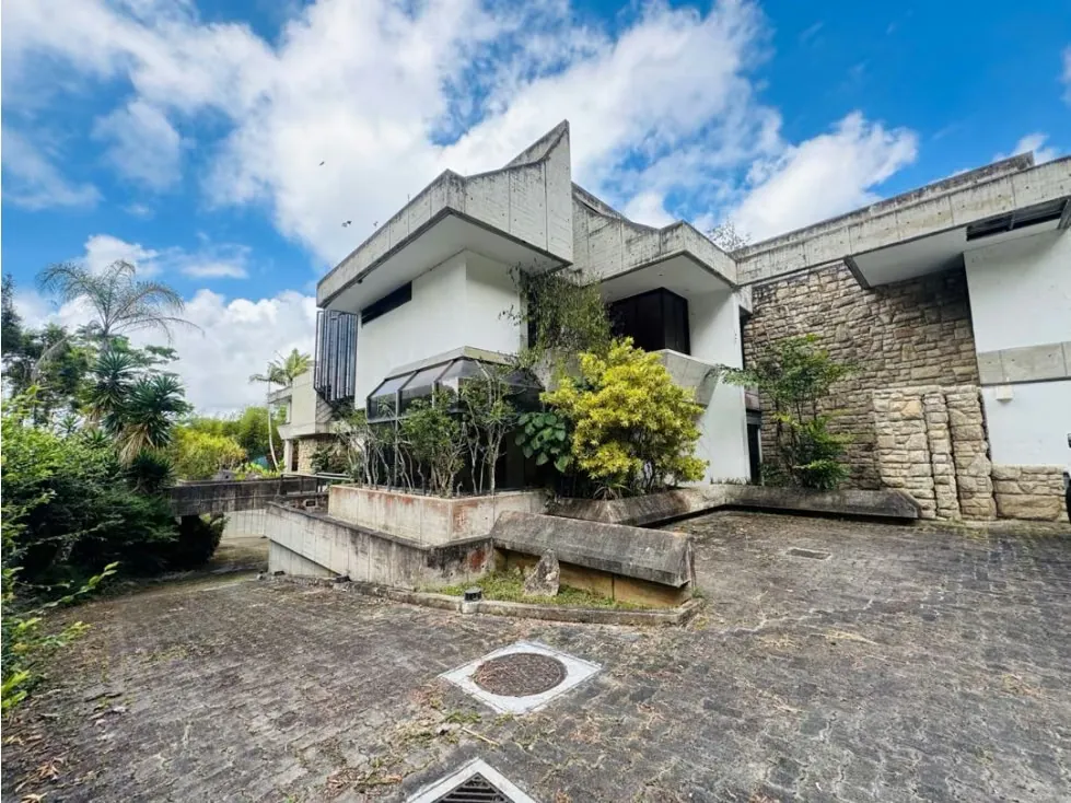 Se vende casa 2500m2 4H/5B/6P La Lagunita