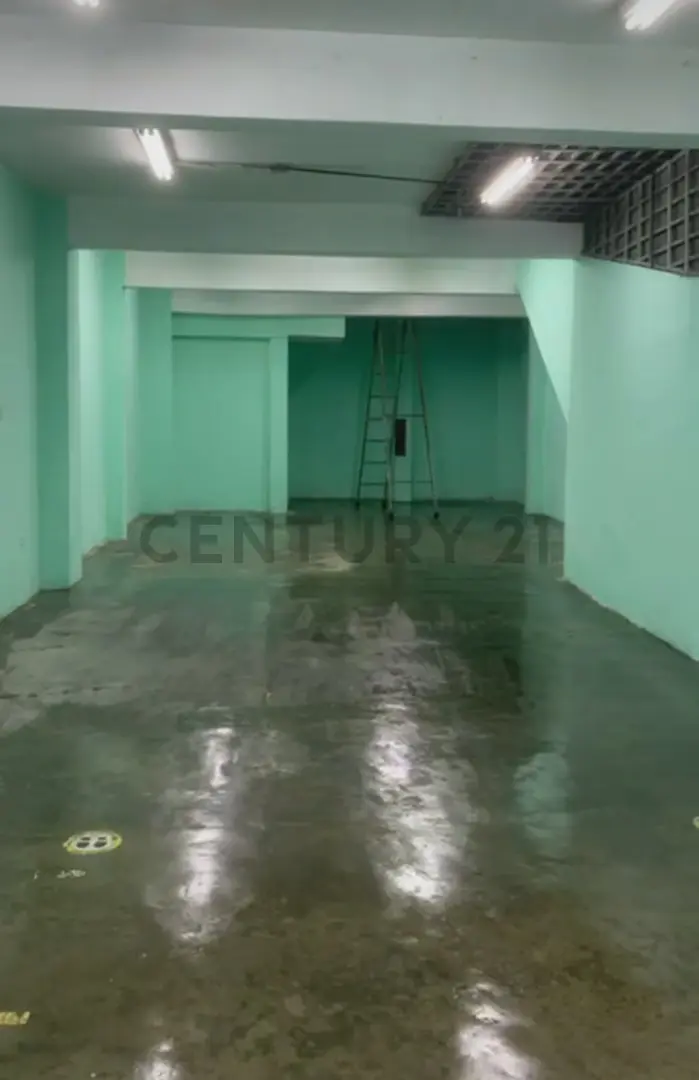 En venta Edificio Mixto en Catia. 477 USD x m² | con Local y Apartamentos - 2