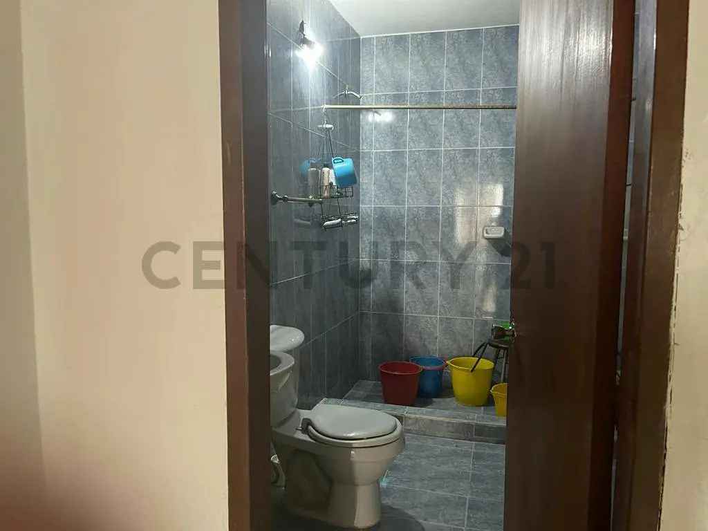 En venta Edificio Mixto en Catia. 477 USD x m² | con Local y Apartamentos - 8