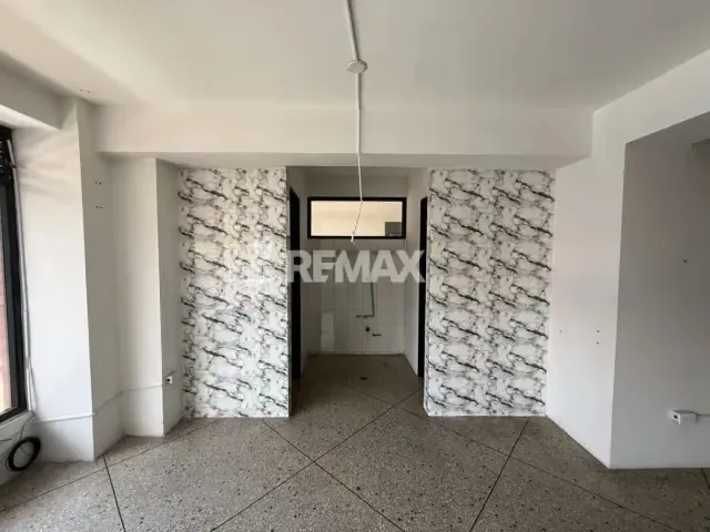 LOCAL COMERCIAL EN ALQUILER N 40 EN EL CENTRO COMERCIAL GUARAUNO - 2