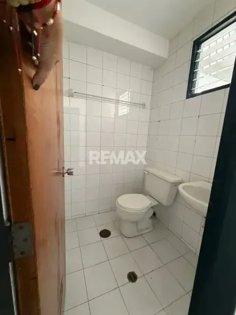 LOCAL COMERCIAL EN ALQUILER N 40 EN EL CENTRO COMERCIAL GUARAUNO - 4