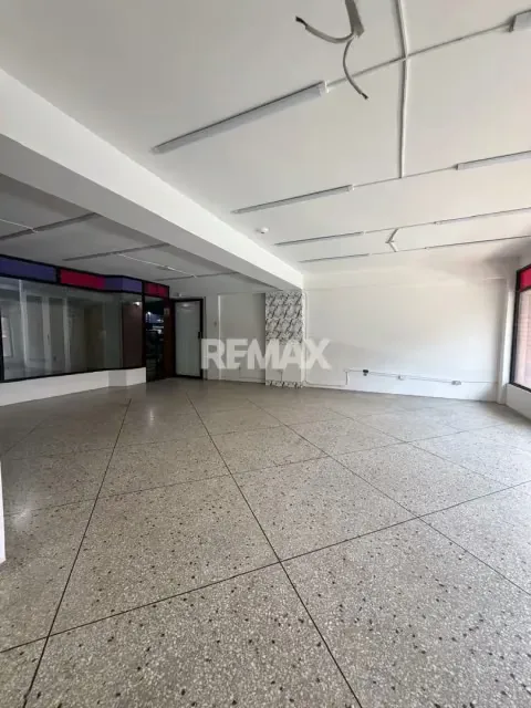 LOCAL COMERCIAL EN ALQUILER N 40 EN EL CENTRO COMERCIAL GUARAUNO - 5