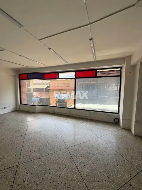 LOCAL COMERCIAL EN ALQUILER N 40 EN EL CENTRO COMERCIAL GUARAUNO - 6