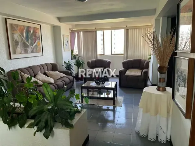 APARTAMENTO EN AV EL MILAGRO FRENTE A LA VEREDA - 9