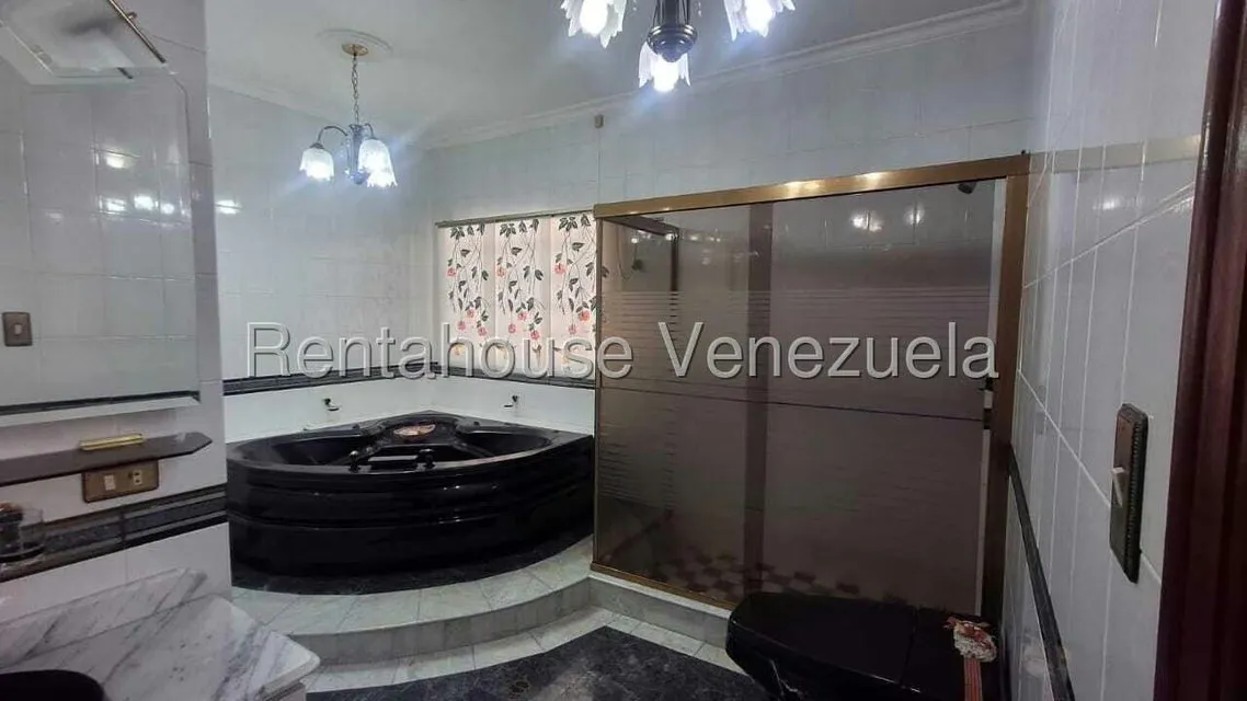 Casa (Multipes Niveles) en Venta en La Paz, Distrito Metropolitano - 32