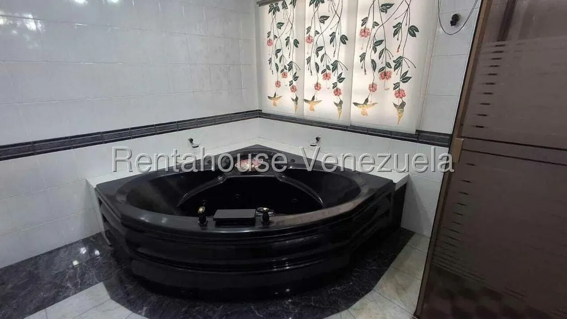Casa (Multipes Niveles) en Venta en La Paz, Distrito Metropolitano - 33