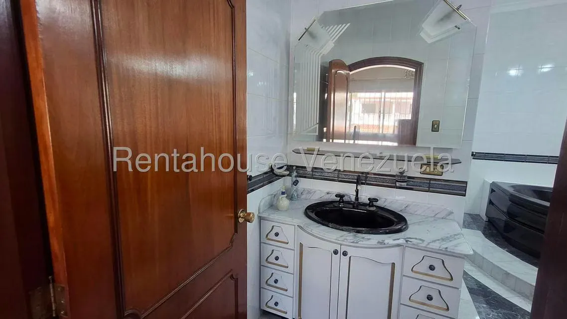 Casa (Multipes Niveles) en Venta en La Paz, Distrito Metropolitano - 35
