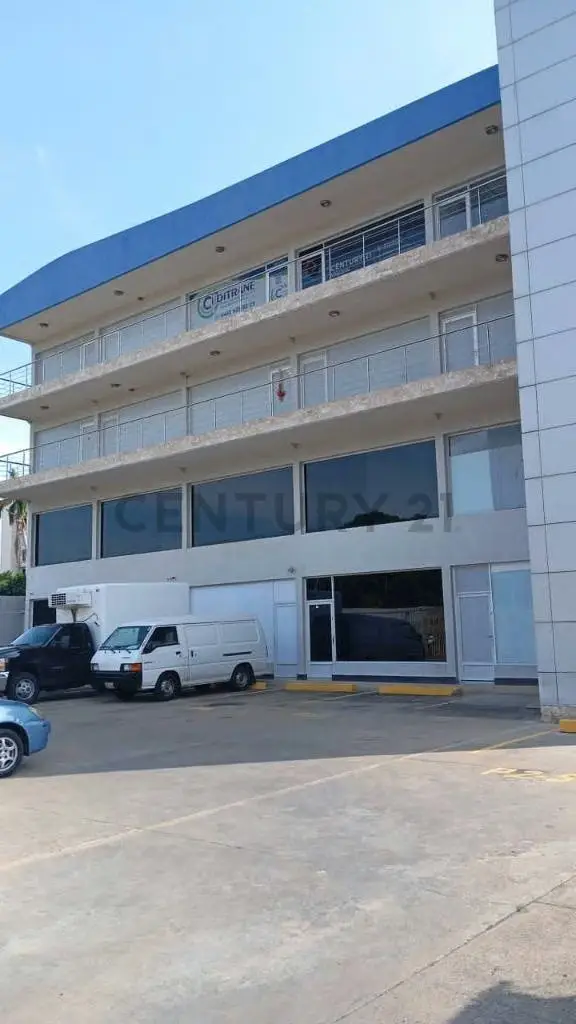 LOCAL COMERCIAL EN EL CC COLINA DORADA, COLINAS DEL NEVERI
