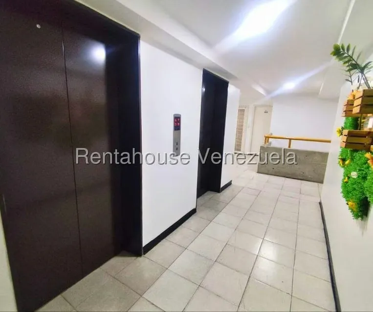 Apartamento (1 Nivel) en Alquiler en Parroquia La Candelaria, Distrito Metropolitano - 2
