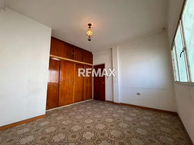 Casa Comercial en Venta, con Alto Potencial Comercial, Centro de Guatire - 16