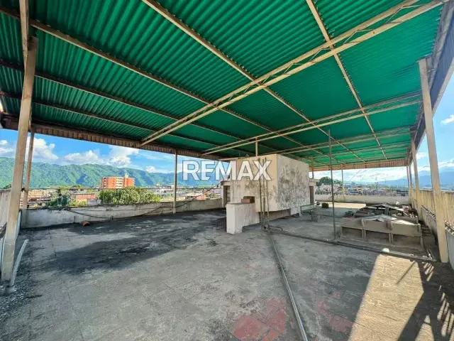 Casa Comercial en Venta, con Alto Potencial Comercial, Centro de Guatire - 20