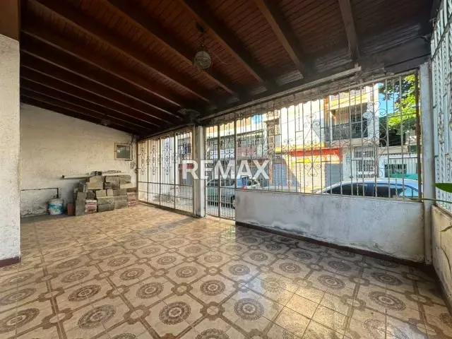 Casa Comercial en Venta, con Alto Potencial Comercial, Centro de Guatire - 2