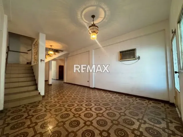 Casa Comercial en Venta, con Alto Potencial Comercial, Centro de Guatire - 4